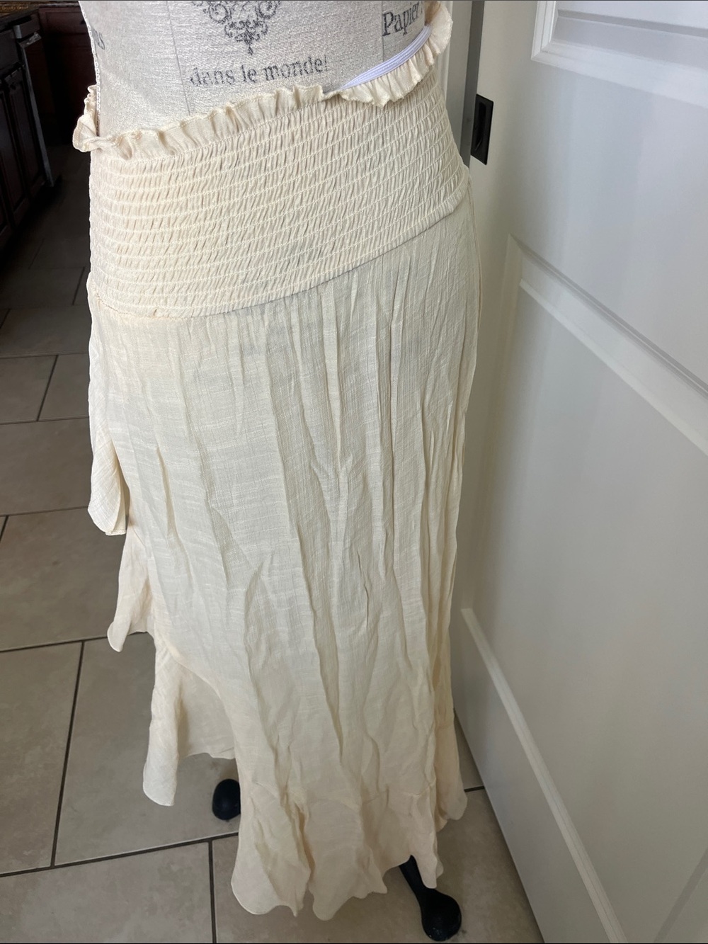 NWOT Swim Vacay cream, maxi skirt ruffled hem size medium - Picture 5 of 6